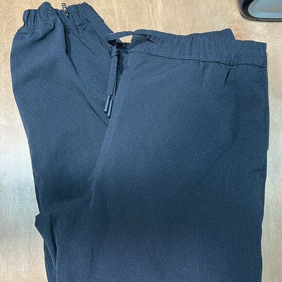 Lululemon Essential Affinity Mid Rise Jogger Black size 6 - Picture 11 of 13